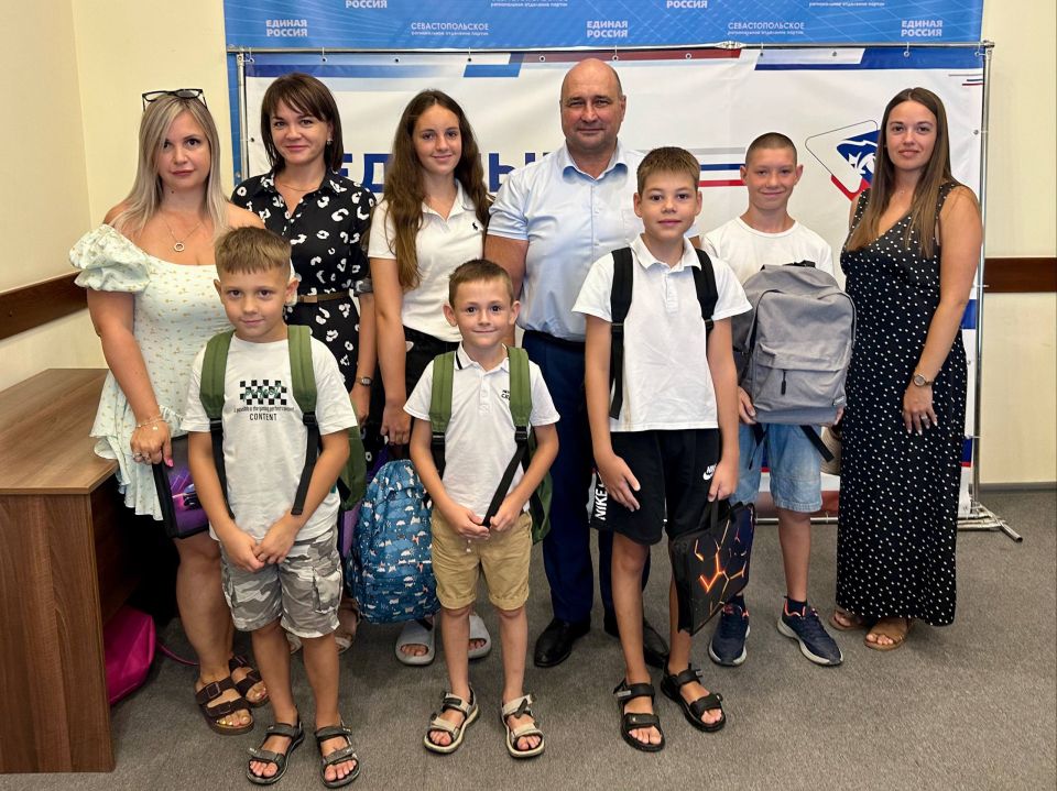 Владимир Немцев: Продолжается акция «Собери ребёнка в школу», которую в преддверии учебного года проводит партия «Единая Россия»