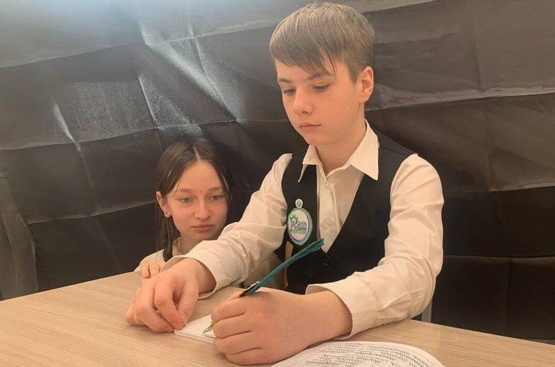 «Мою левую руку учитель привязывала к стулу» — так вспоминает свои школьные годы педагог-психолог Наталия Кокуца, которую в советское время насильно переучивали писать правой рукой