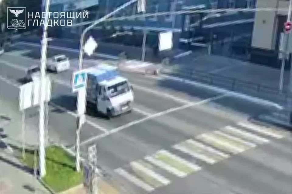 БПЛА ВСУ атаковал машину в центре Белгорода