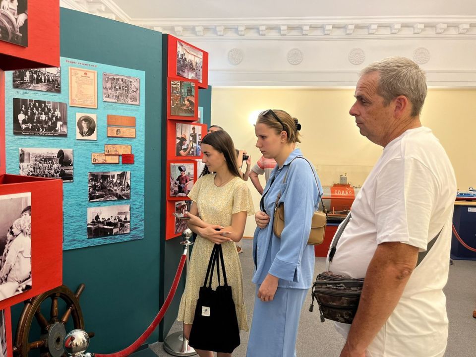 ��������� ���������: ������� ������� � �������� �������� ��������� ��������, ����������� 120-����� ������� ���������� ���������������� ������ � �����������