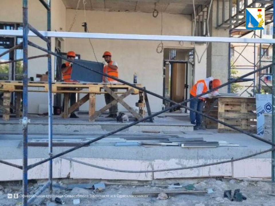 На улице Молодых Строителей завершается строительство новой поликлиники На улице Молодых Строителей завершается строительство новой поликлиники