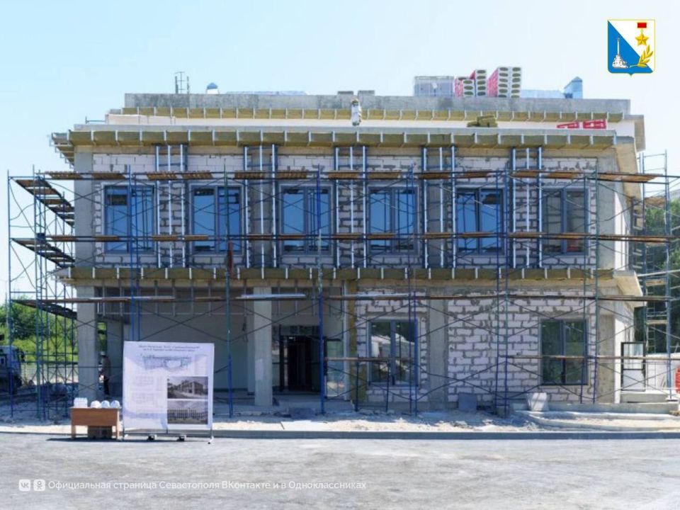 На улице Молодых Строителей завершается строительство новой поликлиники