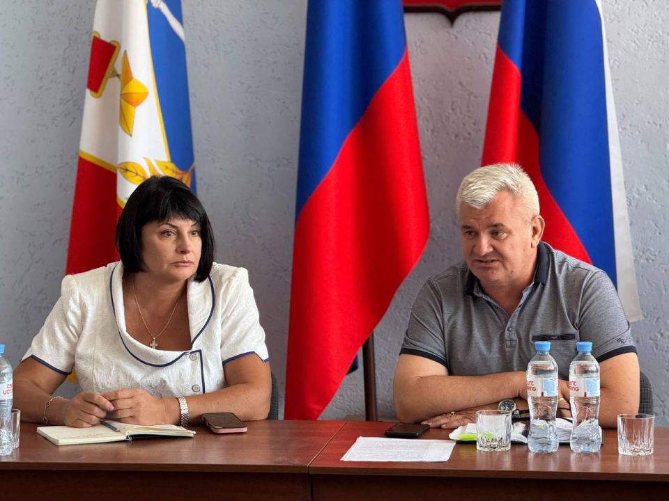 Татьяна Лобач: Совместно с Главой Орлиновского МО Александром Богушем в здании Орлиновской администрации провели выездную встречу с гражданами, в ходе которой подвели итоги проделанной работы за первую половину 2025 года