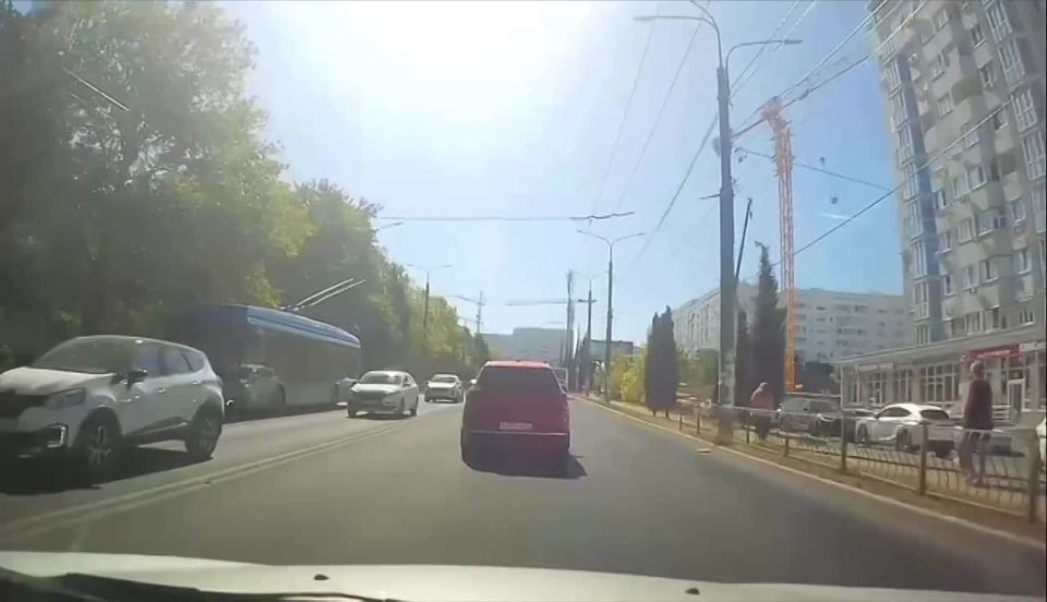 Момент падения строительного крана в Севастополе попал на видео