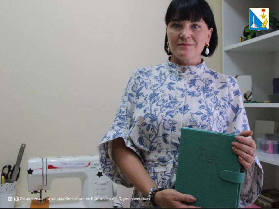 Помогаем открыть бизнес. Предприниматель Анна Паврос получила поддержку по соцконтракту и открыла мастерскую по изготовлению изделий из кожзама