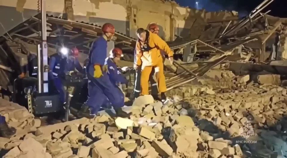 Число погибших при ЧП на предприятии в Рязанской области выросло до 9, пострадали 120, из-под завалов спасены три человека — МЧС РФ