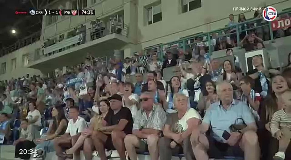 ГООООООООЛ!. На 75 минуте матча мяч в ворота соперника забрасывает нападающий Редван Османов