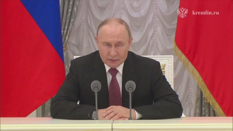 Мы поговорили практически по всем направлениям нашего взаимодействия, но прежде всего, конечно, говорили о возможном разрешении украинского кризиса на справедливой основе