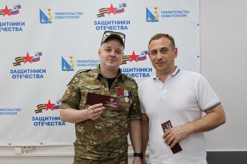 Очередные удостоверения ветеранов боевых действий были вручены бойцам ЧВК в севастопольском филиале фонда «Защитники Отечества»