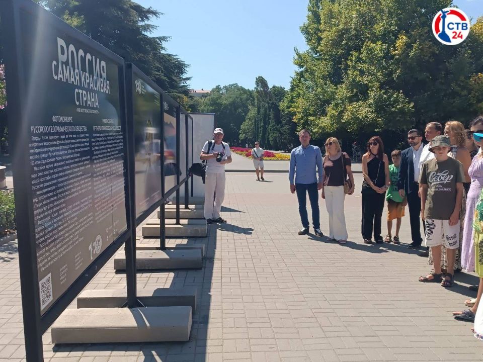 На Приморском бульваре открылась выставка фоторабот «Самая красивая страна»