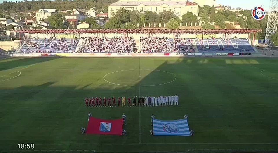 Первые минуты матча ФК «Севастополь» с ФК «Рубин Ялта»