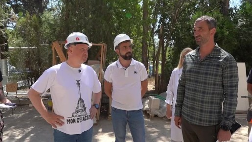Михаил Развожаев: Накануне работал на одном из самых сложных наших медицинских объектов — в городской больнице №4. Обошёл каждый корпус, пообщался с персоналом и пациентами