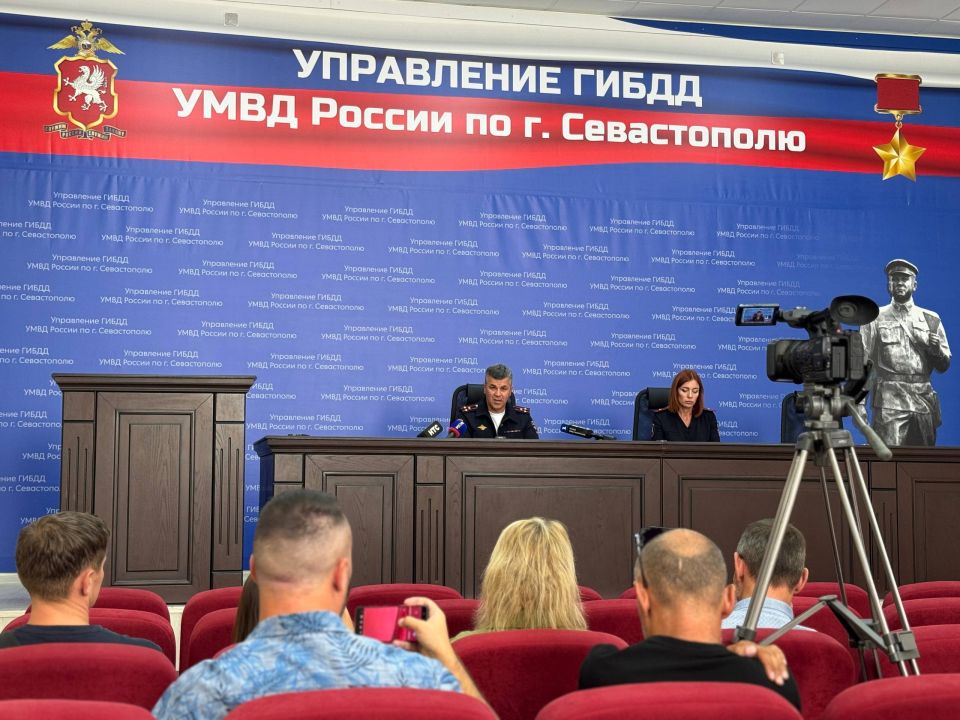 Начальник Управления Госавтоинспекции УМВД России по г. Севастополю Юрий Бондарчук обсудил с журналистами вопросы обеспечения безопасности дорожного движения