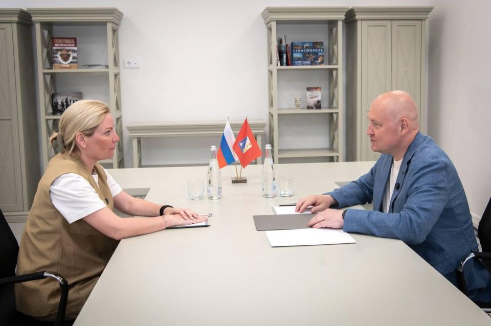Губернатор Севастополя Михаил Развожаев и министр культуры России Ольга Любимова провели двустороннюю встречу