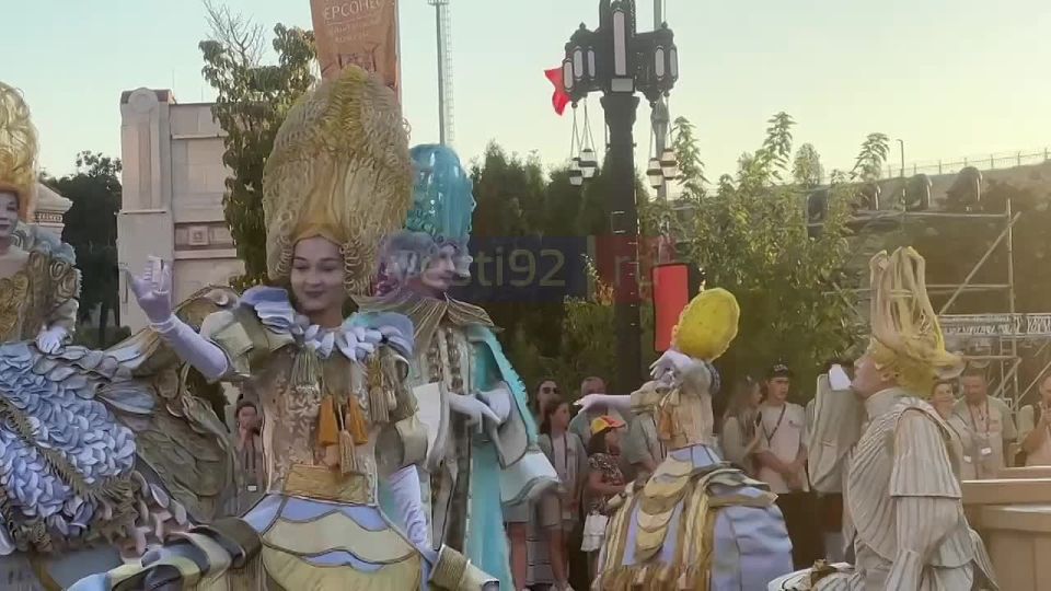 Прямо сейчас в Новом Херсонесе проходит церемония открытия второго заезда форума «Истоки»