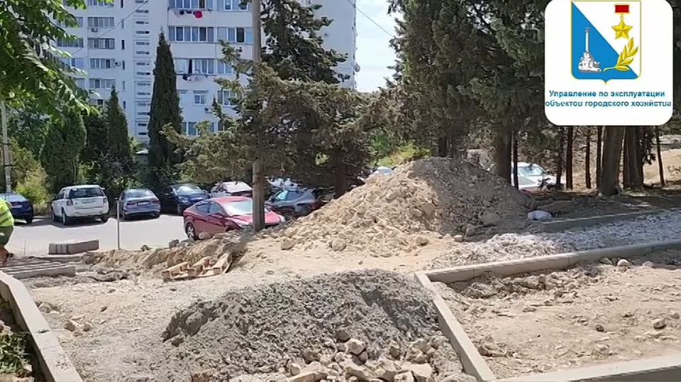 В районе дома № 3 на улице Глухова продолжается благоустройство пешеходной сети