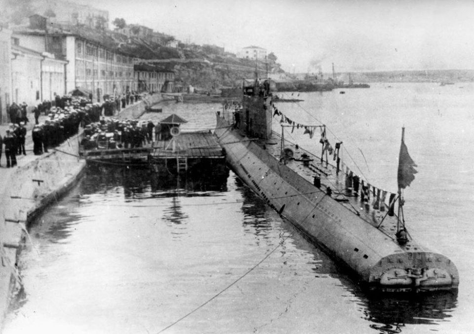 Церемония вступления в строй подводной лодки «Л-4», Южная бухта, 1933 год