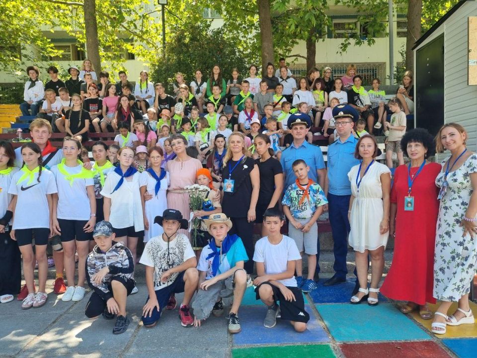 В Севастополе работники транспортной прокуратуры напомнили детям правила безопасности на объектах транспорта В Севастополе работники транспортной прокуратуры напомнили детям правила безопасности на объектах транспорта