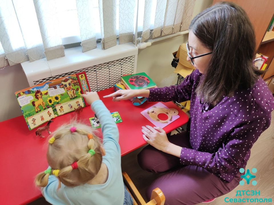 Помогаем детям с ОВЗ. В Севастопольском реабилитационном центре для детей и подростков с ОВЗ или риском их развития семьи могут получить услуги по ранней помощи