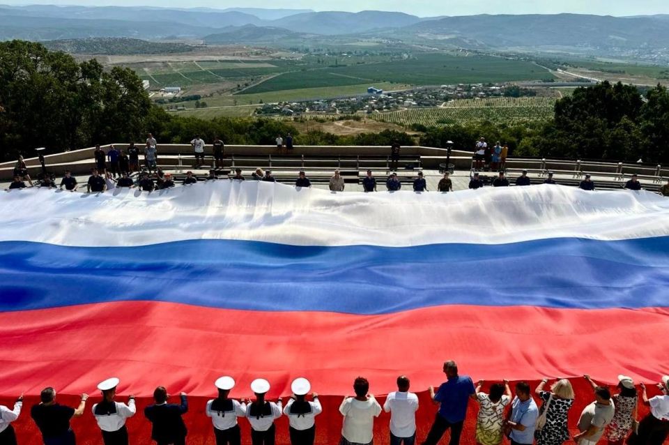 Екатерина Алтабаева: Сегодня Россия отмечает День государственного флага!