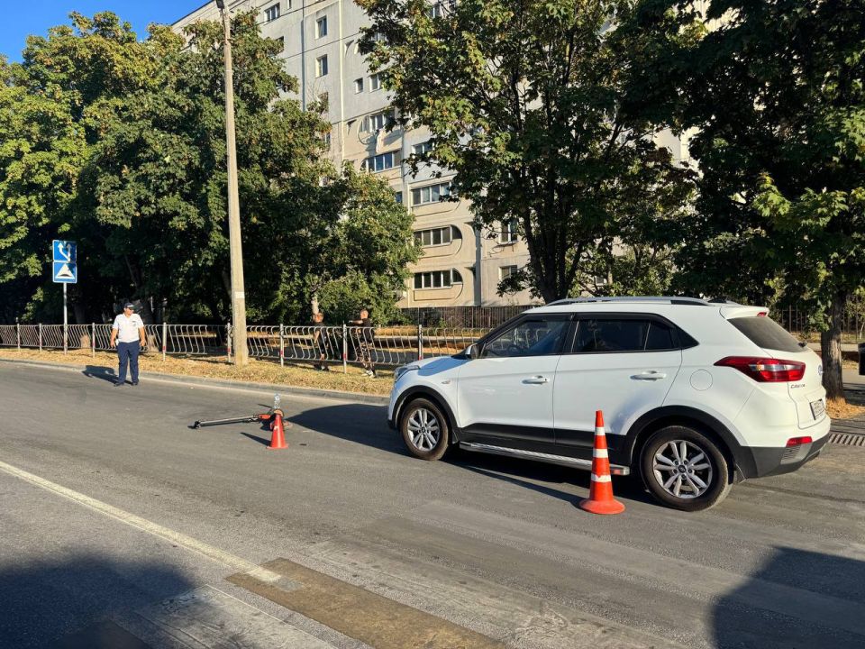 В Севастополе сбили подростка на самокате