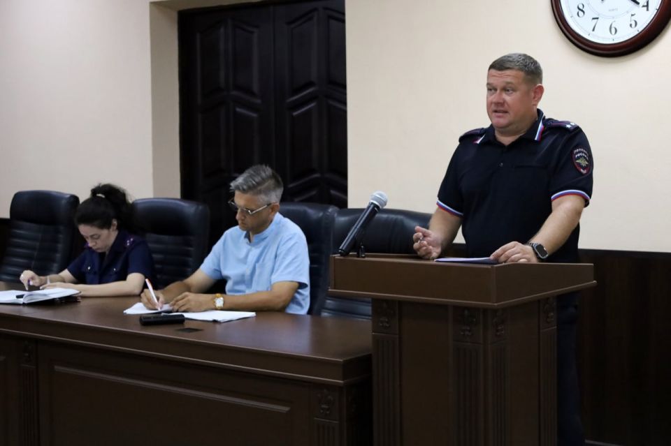 В прокуратуре Севастополя под председательством исполняющего обязанности начальника отдела по надзору за исполнением законодательства о несовершеннолетних и молодежи прокуратуры города Александра Чербы состоялось... В прокуратуре Севастополя под председательством исполняющего обязанности начальника отдела по надзору за исполнением законодательства о несовершеннолетних и молодежи прокуратуры города Александра Чербы состоялось...