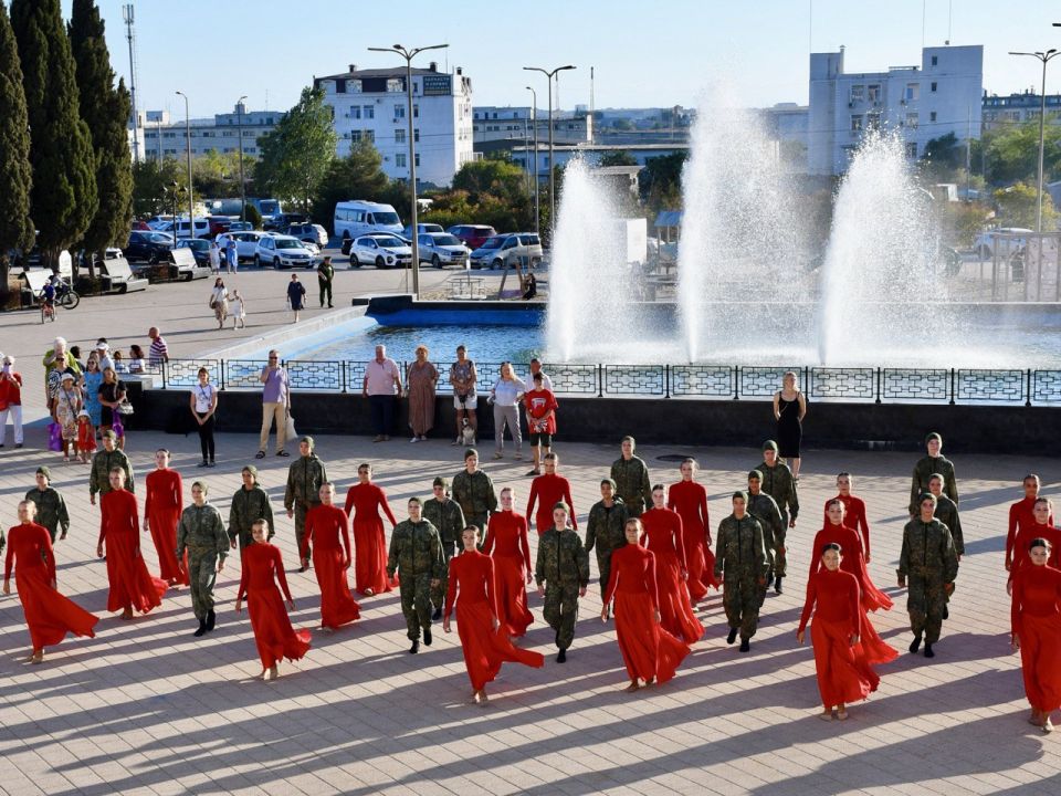 Под символом славным могучей державы Под символом славным могучей державы