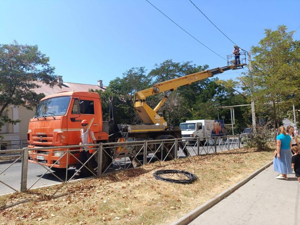 «Горсвет» завершил модернизацию уличного освещения на улице Каманина: заменено 350 метров линии и установлено 12 новых энергосберегающих светильников