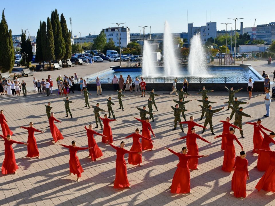 Под символом славным могучей державы Под символом славным могучей державы