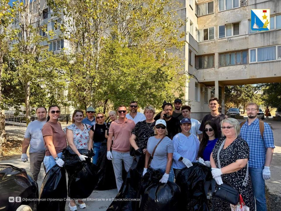 К 1 сентября, сотрудники департамента транспорта, Севавтодора и Севморпорта вышли на инициативный субботник, — Правительство Севастополя