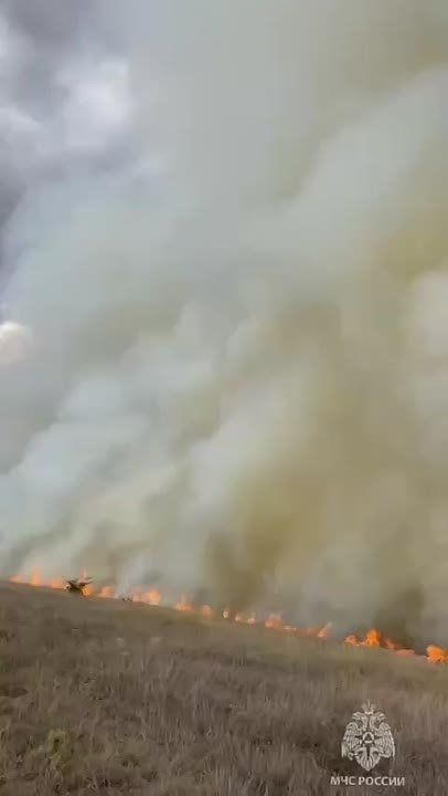 Под Симферополем МЧС тушит пожар на 3 Га площади