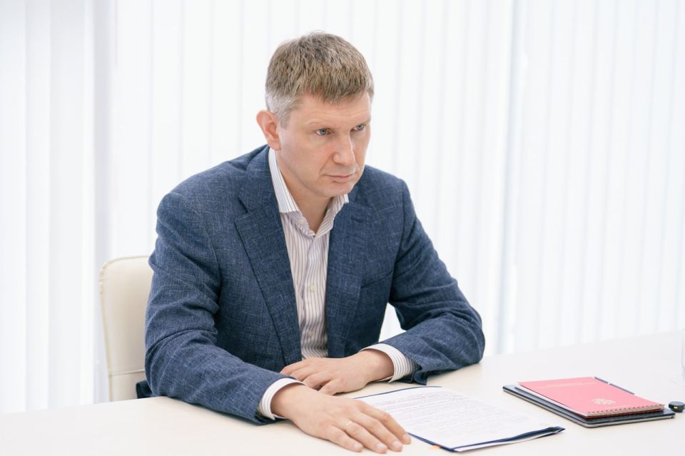 Михаил Развожаев: Работали накануне в Севастополе с министром экономического развития РФ Максимом Геннадьевичем Решетниковым Михаил Развожаев: Работали накануне в Севастополе с министром экономического развития РФ Максимом Геннадьевичем Решетниковым