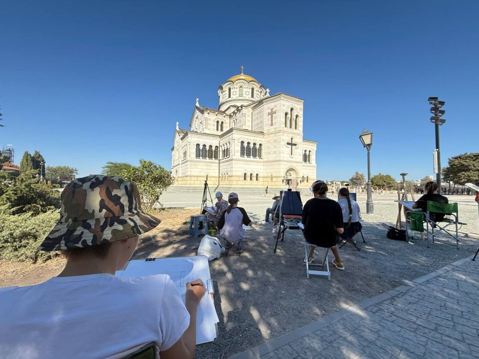 В музее-заповеднике «Херсонес Таврический» прошёл пленэр «Свет храмов России»