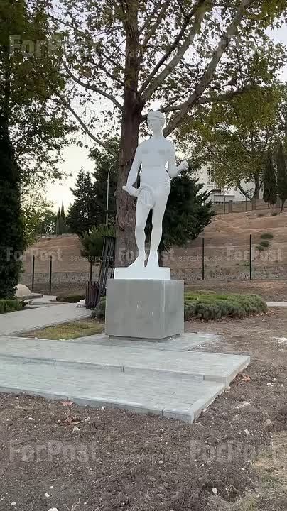 Вот такую статую установили на СОК 200-летия Севастополя