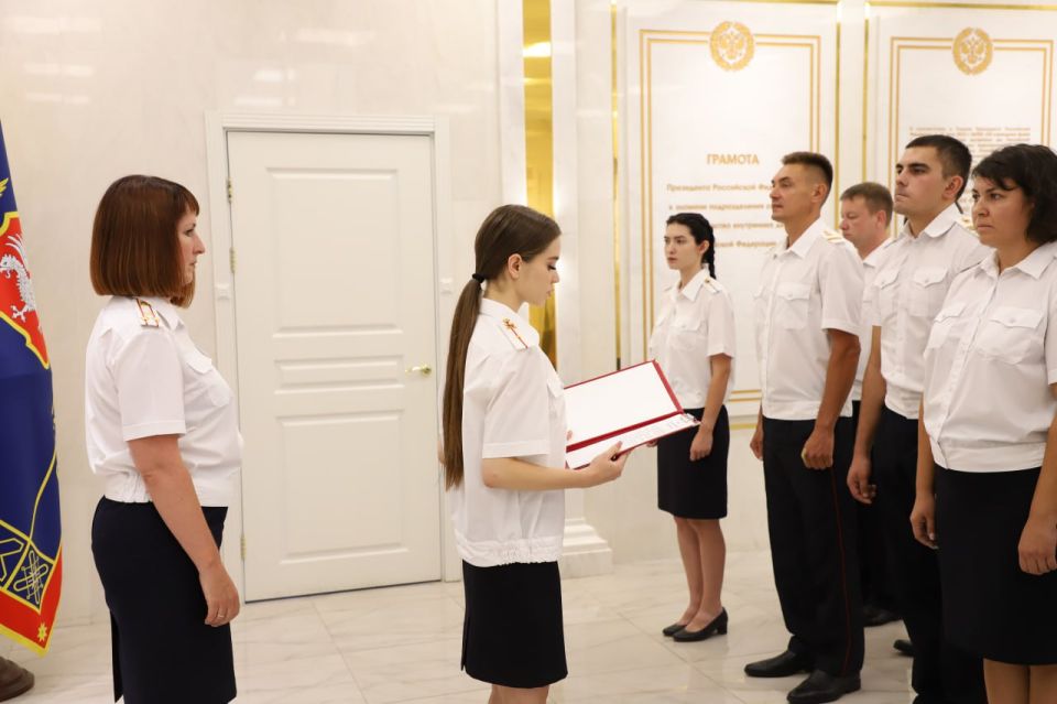 Сотрудники УМВД России по г. Севастополю приняли Присягу на верность Российской Федерации и её народу Сотрудники УМВД России по г. Севастополю приняли Присягу на верность Российской Федерации и её народу