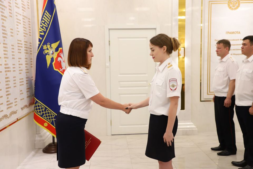 Сотрудники УМВД России по г. Севастополю приняли Присягу на верность Российской Федерации и её народу Сотрудники УМВД России по г. Севастополю приняли Присягу на верность Российской Федерации и её народу