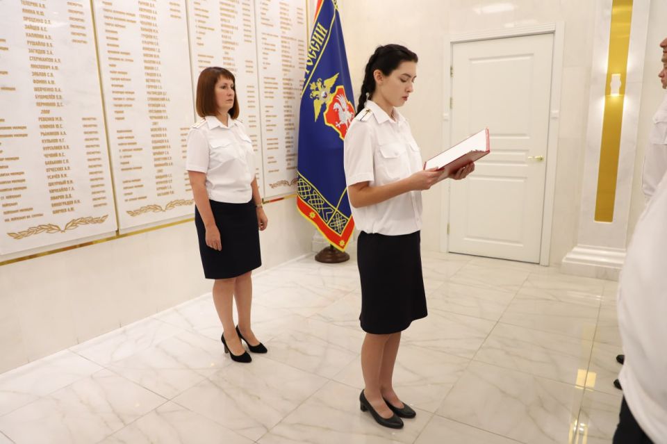 Сотрудники УМВД России по г. Севастополю приняли Присягу на верность Российской Федерации и её народу Сотрудники УМВД России по г. Севастополю приняли Присягу на верность Российской Федерации и её народу