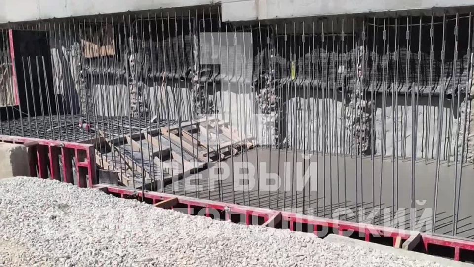 Все анкерные сваи для подпорных стен на улице Адмирала Октябрьского установлены