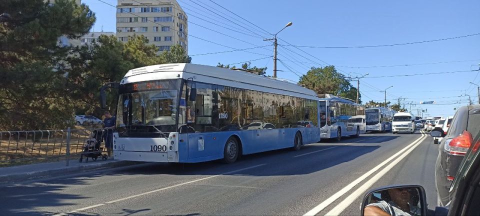 В Севастополе остановились троллейбусы