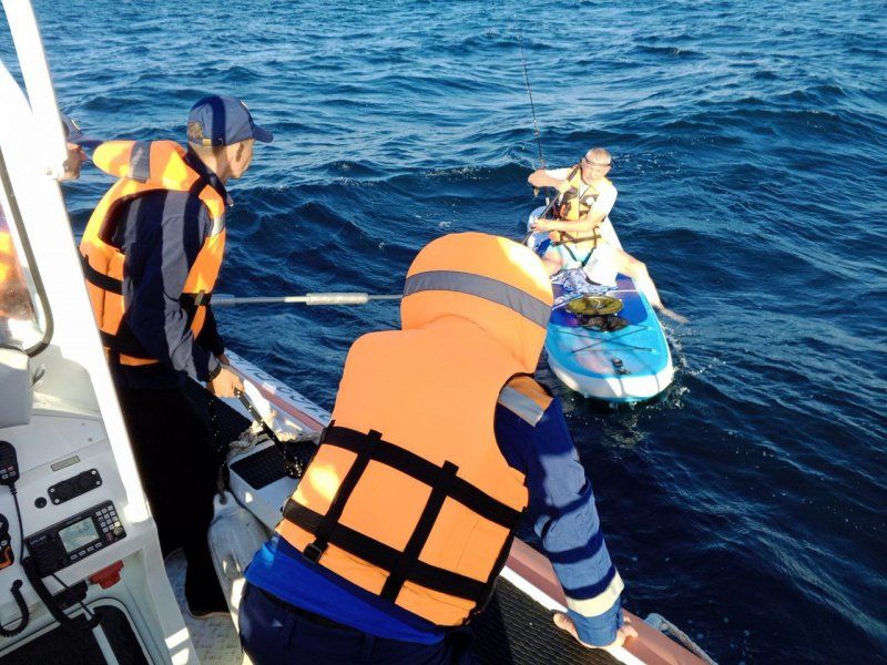 В бухте Ласпи 63-летнего мужчину на унесло в море сап-сёрфе