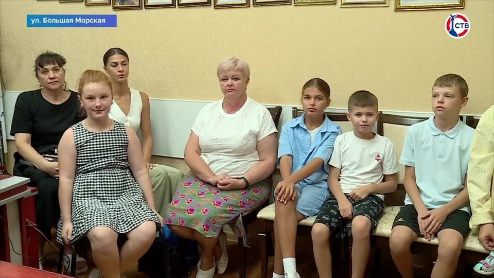 Команда губернатора: Алексей Верещака и Александр Субин вручили школьникам подарки к 1 сентября