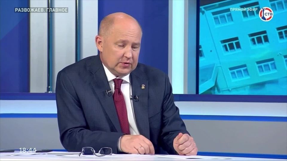 Михаил Развожаев:. «Мы стараемся, если зашли с ремонтными работами в школы, без благоустройства школу не открывать. Эффект от школы, которые сделана под ключ, совершенно другой»