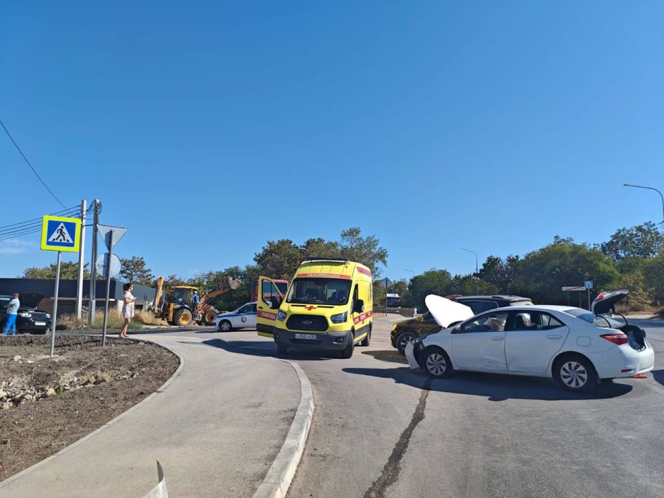 В ДТП на Лабораторном шоссе пострадали два человека