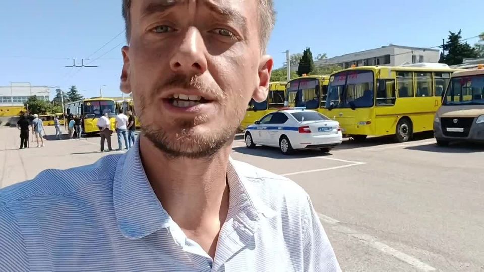 ГАИ проверяет школьные автобусы перед началом учебного года