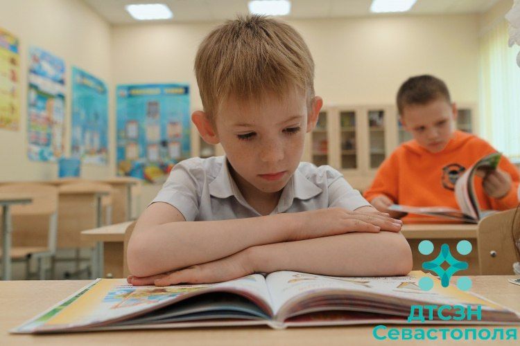 Скоро за парту! Рассказываем, как организовать рабочее место ребёнка дома