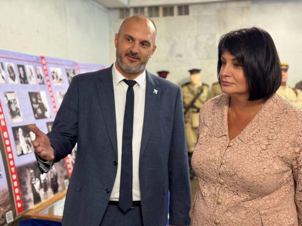 Татьяна Лобач: Атмосферу августовского педагогического совещания работников образования и науки Севастополя дополняли живая музыка, а также ряд тематических арт-пространств и выставок