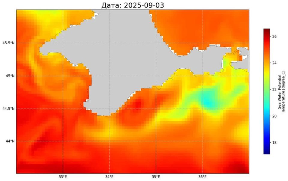 Море у берегов Крыма и Севастополя остаётся тёплым
