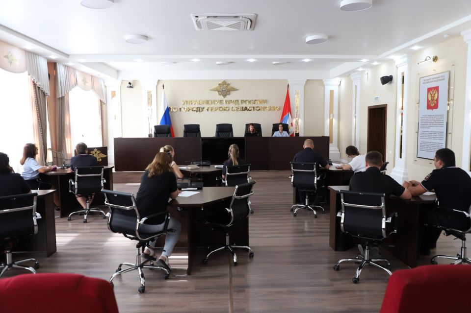 УМВД России по г. Севастополю приглашает вас принять участие в опросе общественного мнения!