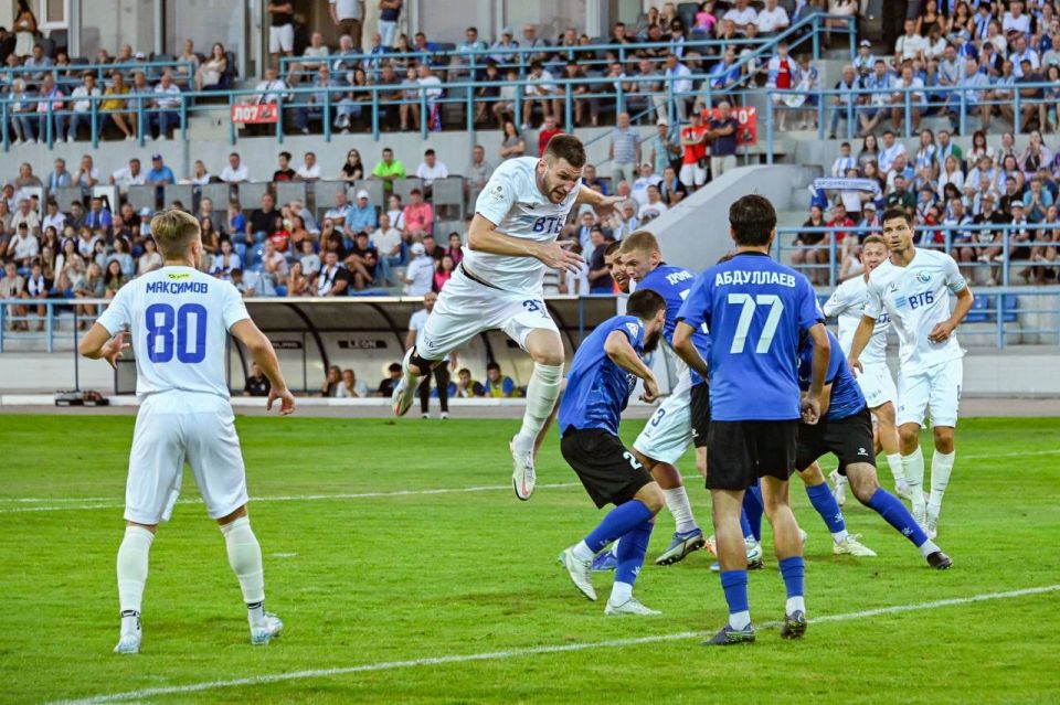 �� ������������� ������� 11-�������� �������������� �����, ������� �� ������� � ����������� ����� �� ������ 1:2