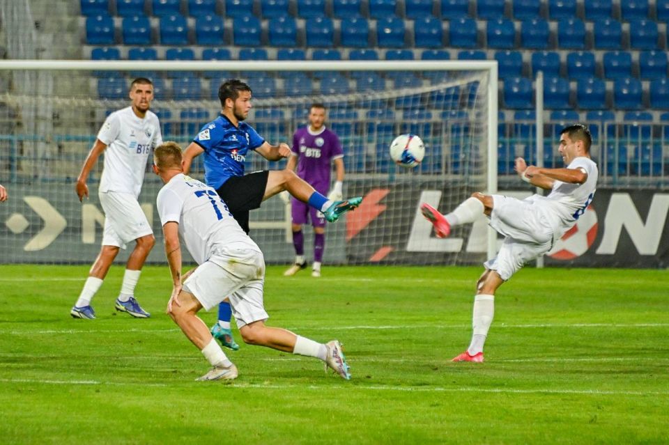 �� ������������� ������� 11-�������� �������������� �����, ������� �� ������� � ����������� ����� �� ������ 1:2